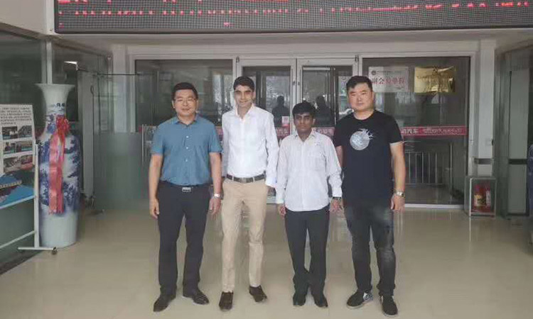 外賓參觀車間 國外客戶合影留念