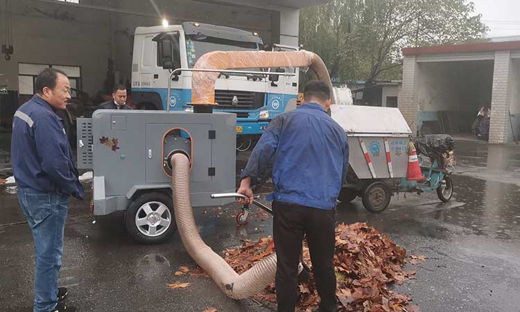 吸樹葉機吸取樹葉作業 吸樹葉機吸取樹葉作業