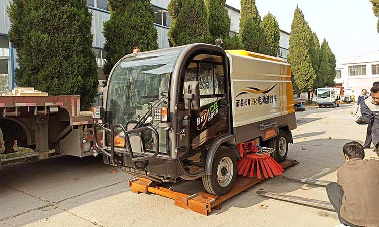 百易長青-電動洗掃車裝車參展 電動洗掃車裝車參展