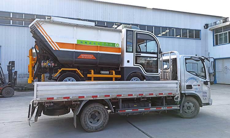 環衛公司四輪垃圾清運車發貨現場