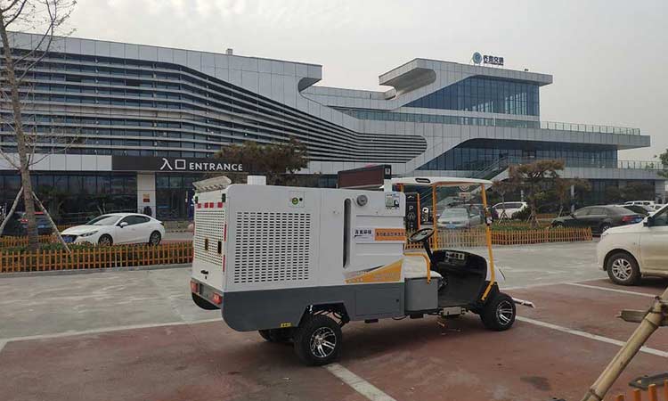 高速服務區購買小型四輪多功能高壓清洗車