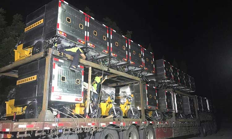 人行道高壓清洗車裝車現場