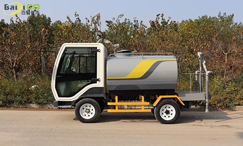 小型霧炮灑水車解決小區戶外抑塵消毒問題