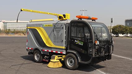小型電動環衛洗掃車解決人行道沖洗障礙問題
