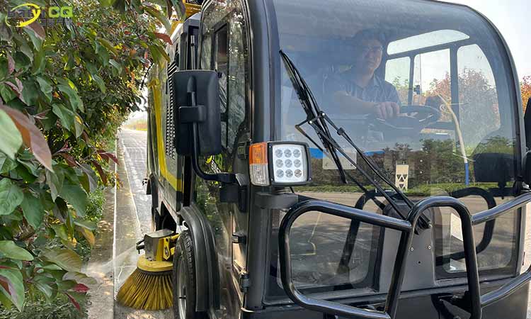 路沿石洗掃作業 小型電動洗掃車