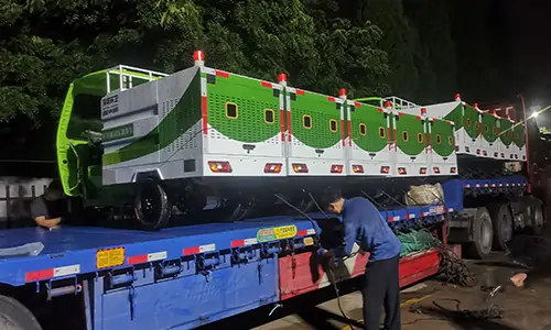 小型三輪高壓清洗車正在裝車發往深圳某環衛公司