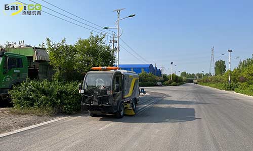 小型道路洗掃車，道路清潔高效無揚塵