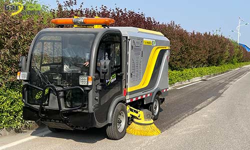 電動洗掃車顛覆傳統清掃模式變干掃為洗掃，道路清潔無揚塵