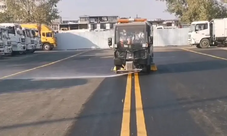 小型電動(dòng)洗掃車