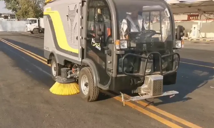 小型電動(dòng)洗掃車