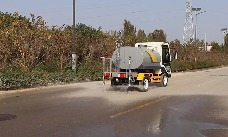 園林景區綠化面積大，不好管理？四輪電動灑水車，一車問題全解決！