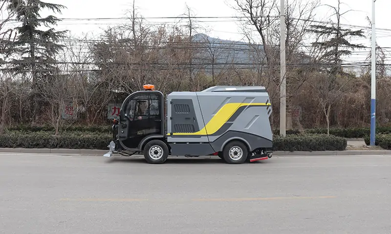 純電動深度清潔車，道路清潔好幫手！一米一深度清潔寬度，滿足多場景使用需求！