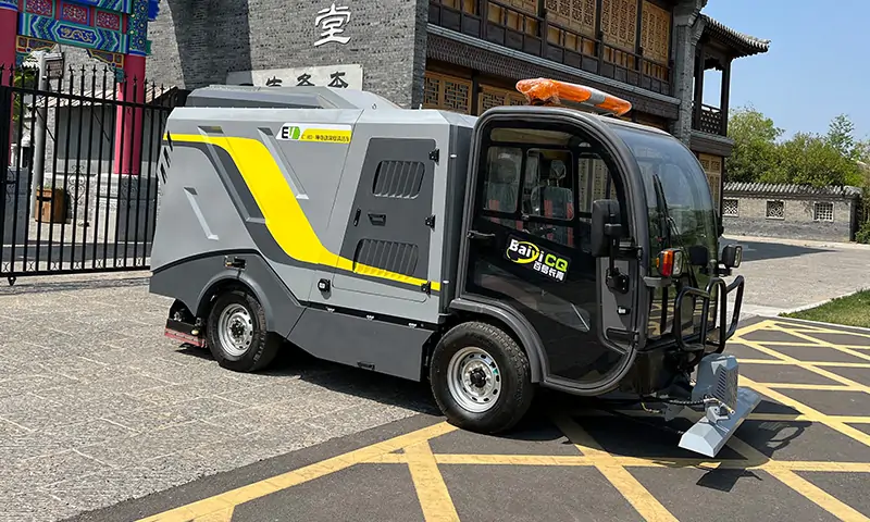 深度清潔，以克論凈！清潔寬度正符合人行道清潔要求！純電動深度清潔車