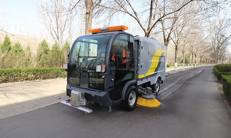 純電動洗掃車背街小巷顯神通，洗掃全面，操作簡單獲得認可