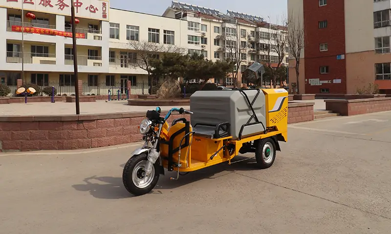 創新之舉:小型駕駛式高壓沖洗車為城市環衛帶來全新風貌