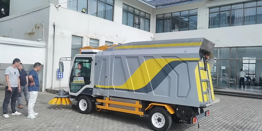 樹(shù)葉收集車_多功能樹(shù)葉收集車_吸樹(shù)葉的機(jī)器_新型樹(shù)葉收集車_電動(dòng)樹(shù)葉專用收集車