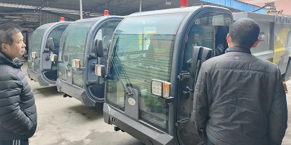 電動環衛垃圾車,電動掛桶垃圾車,環衛電動三輪垃圾車,后裝垃圾車,掛捅垃圾車 電動環衛垃圾車,電動掛桶垃圾車,環衛電動三輪垃圾車,后裝垃圾車,掛捅垃圾車