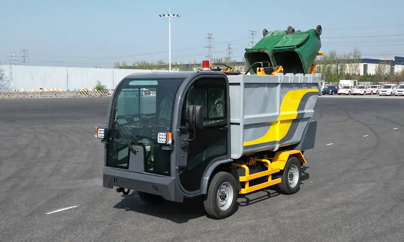 新款后裝式垃圾清運車:物業景區道路垃圾桶垃圾轉運的專業設備