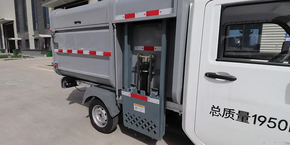 新能源垃圾車,側裝垃圾車,小型垃圾清運車,純電動垃圾車 新能源垃圾車,側裝垃圾車,小型垃圾清運車,純電動垃圾車