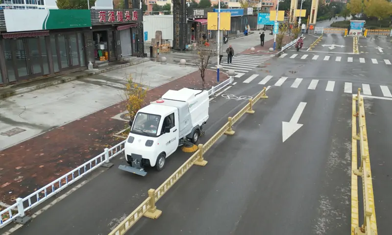 新能源洗掃車現場作業震撼呈現：小車身、大能量，城市清潔新利器